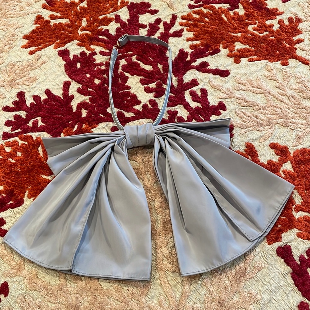 Ladies bow necklace